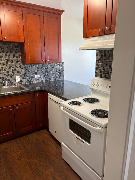 Building Photo - 23 N Ellsworth Ave