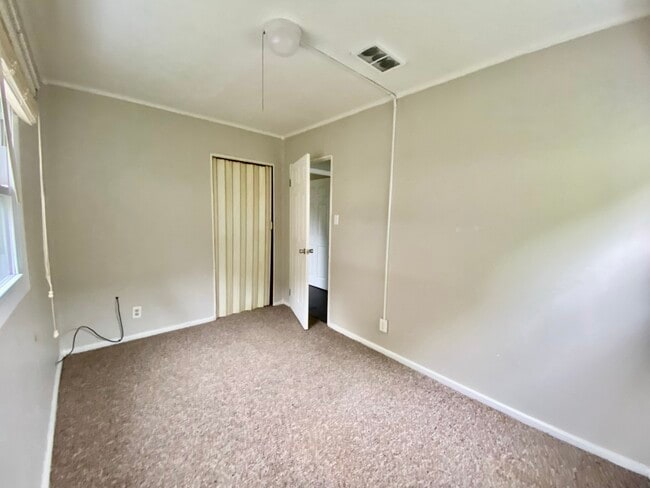 Building Photo - 212 Hilbish Ave