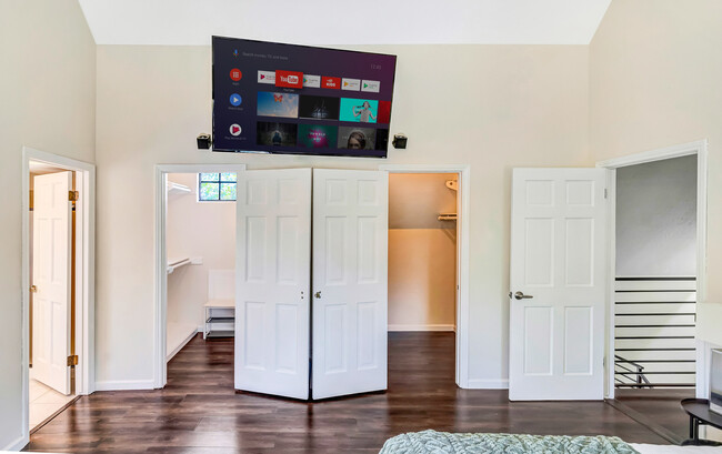 Building Photo - 30428 Penrod Dr