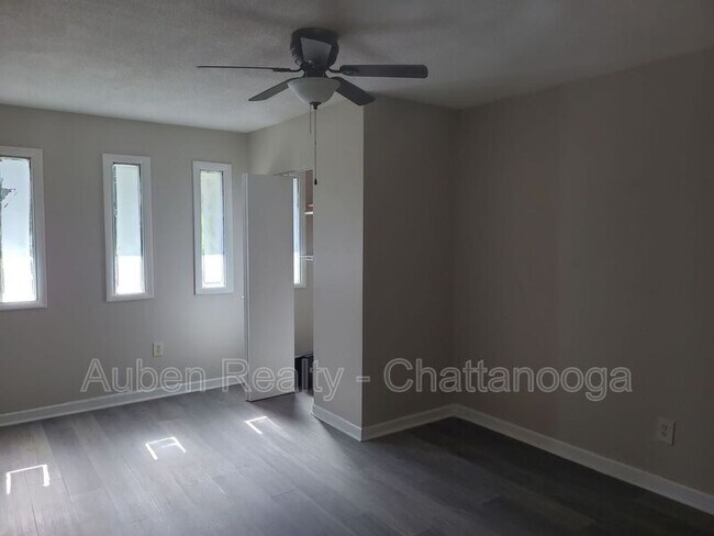 Building Photo - 903 Curleque Dr