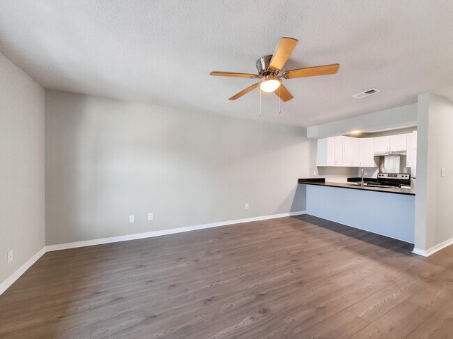 Building Photo - 512 Landview Dr