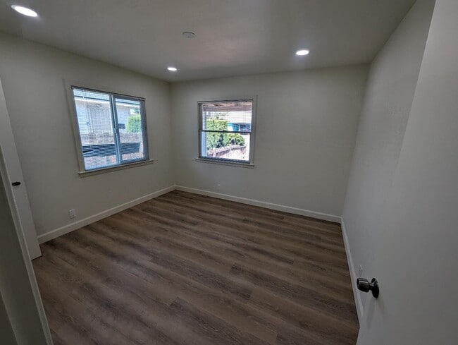 Building Photo - 485 S Fair Oaks Ave
