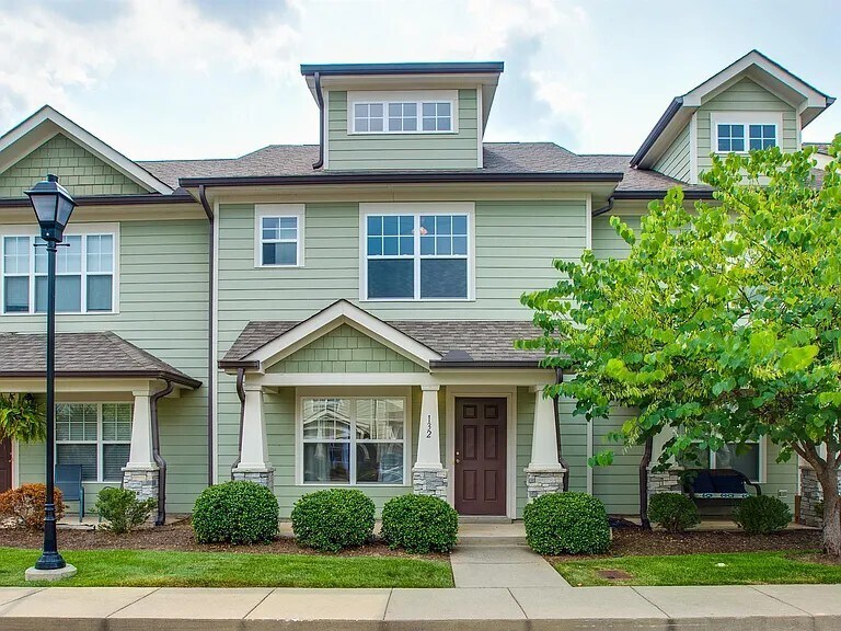 Primary Photo - 553 Rosedale Ave