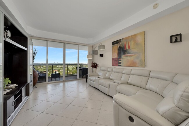 Building Photo - 5600 Collins Ave