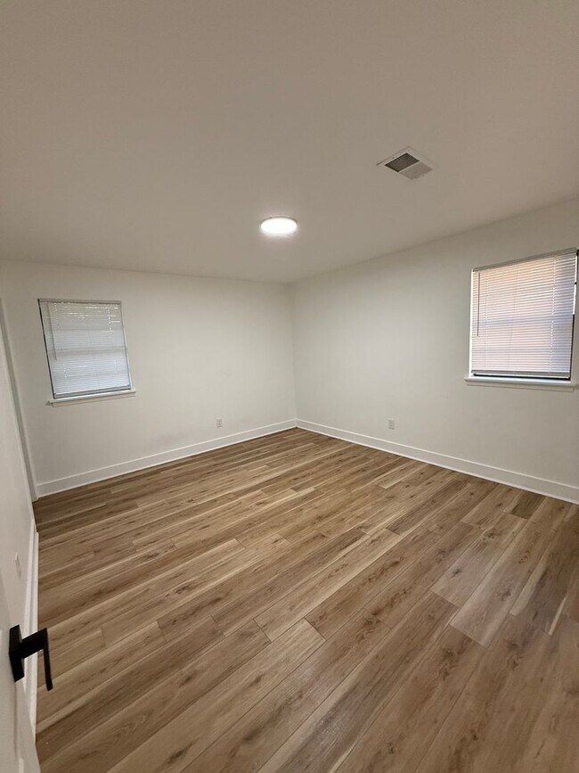Building Photo - For Rent – Updated 3-Bedroom Home in Colon...