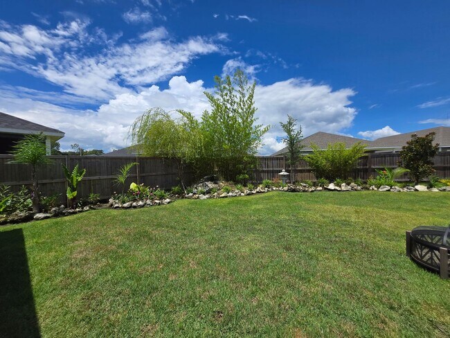 Building Photo - Beautiful 3-Bedroom, 2.5 Bath Home in Desi...