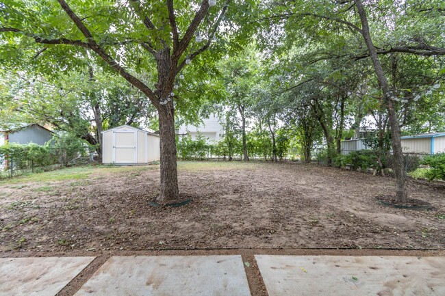 Building Photo - 4806 Oak Cliff Dr