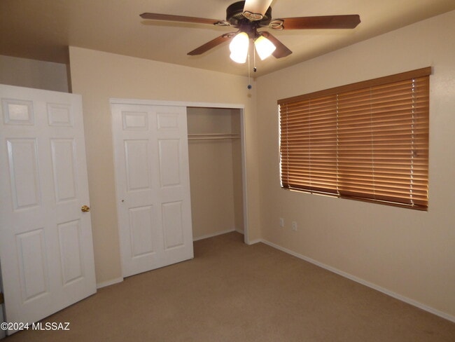 Building Photo - 1077 N Riverside Dr