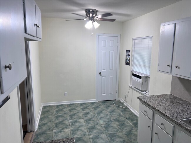 Building Photo - 4222 Botany Ln