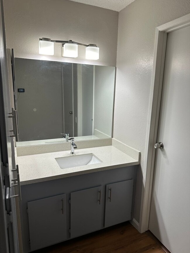Building Photo - SE Desert Inn and Eastern!! Townhouse with 2 parking Spaces!! Recent Remodel!!