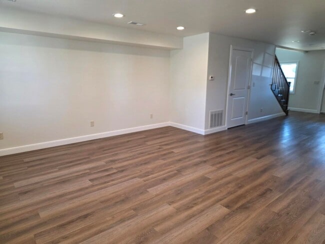 Building Photo - 43 W Main St