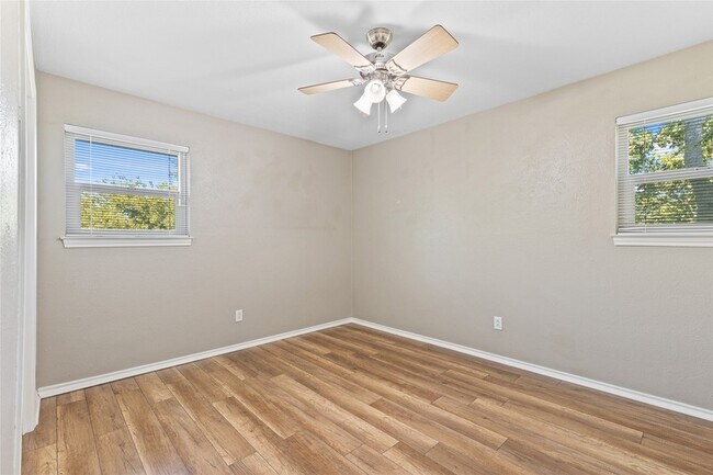 Building Photo - 6925 Calendar Rd