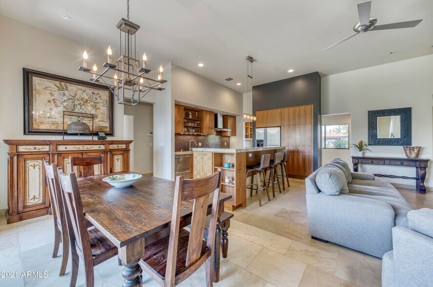 Building Photo - 4042 E Saint Joseph Way