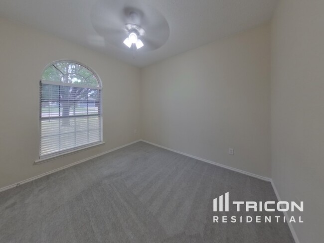 Building Photo - 6300 Downeast Dr