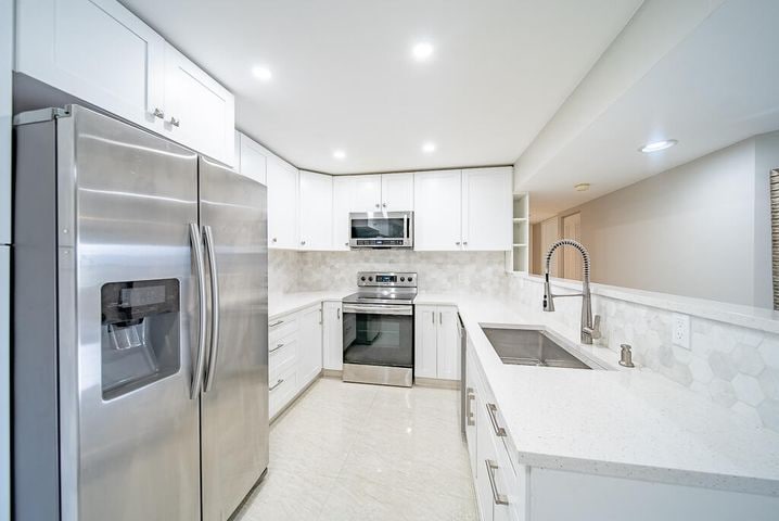 Building Photo - 13810 Oneida Dr