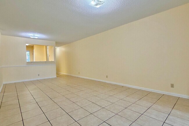Building Photo - AVAILABLE NOW! (Pet Friendly)