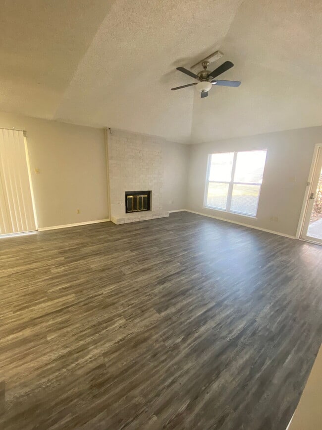 Building Photo - 4/2/2 in NW Lubbock