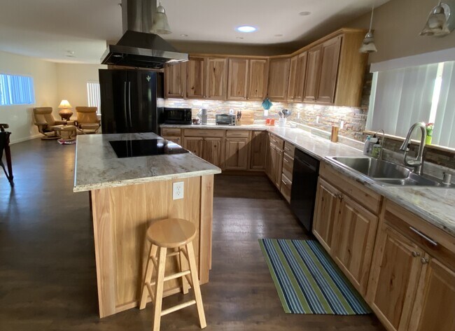 Building Photo - 5725 S Marshall Pl