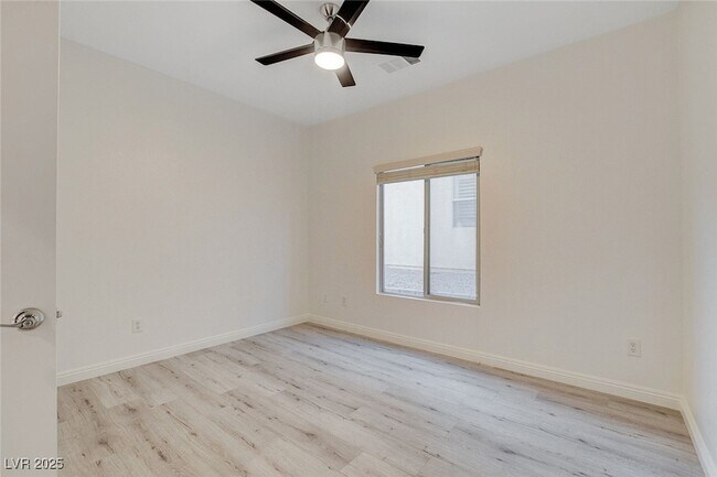 Building Photo - 1068 Riddle Glen St