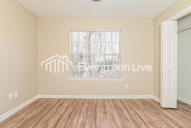 Building Photo - 3431 Hollow Oak Dr