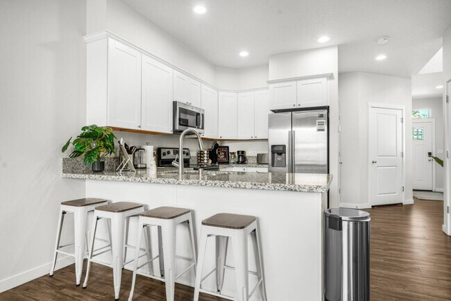 Building Photo - 2702 E 33rd St