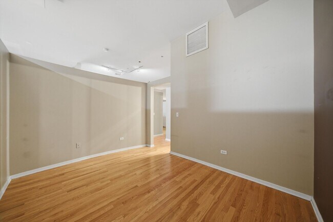 Building Photo - 208 W Washington St