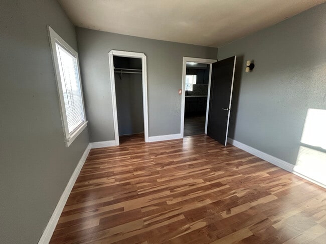 Building Photo - 5984 Redburn Ave
