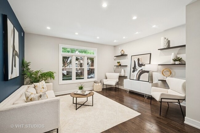 Building Photo - 3125 S Giles Ave