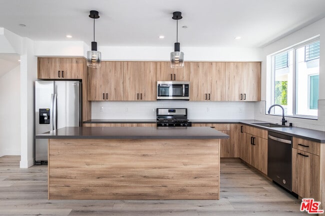 Building Photo - 4295 1/2 Tujunga Ave