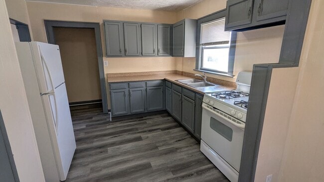 Building Photo - 3-Bedroom, 1-Bathroom Single Family Home for Rent in Akron, Ohio