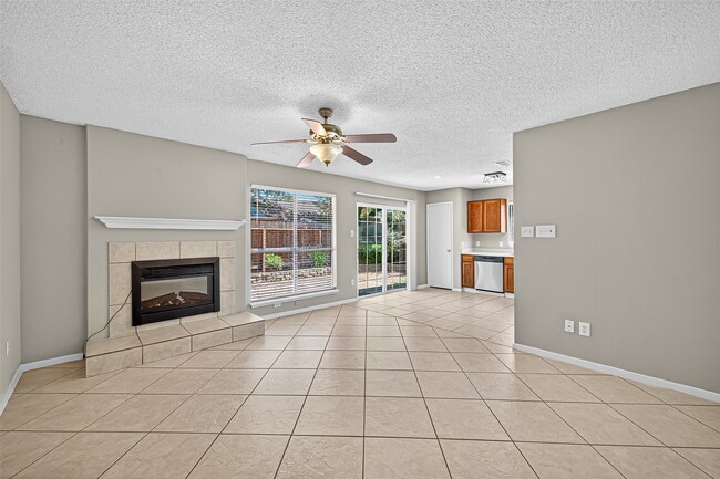 Building Photo - 4650 Glenvillage St
