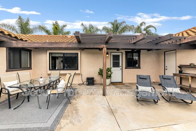 Building Photo - 1028 Capra Way