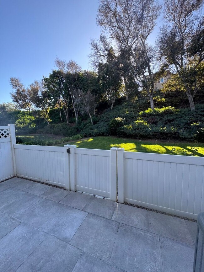 Building Photo - Townhome in Laguna Niguel!