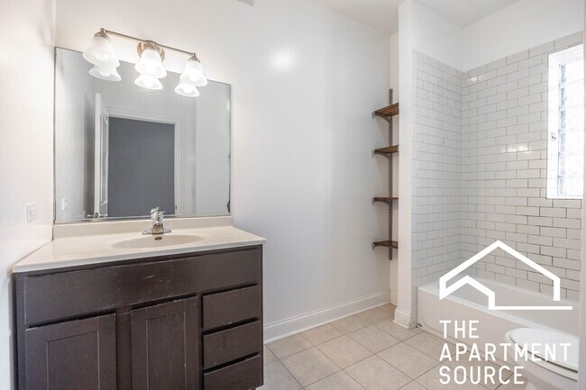 Building Photo - 4452 N Sheridan Rd