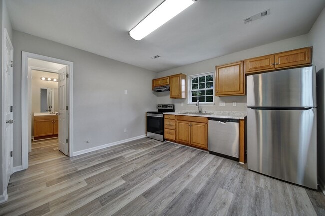 Building Photo - Lovely 4 Bed 2 Bath Home in Charlotte!