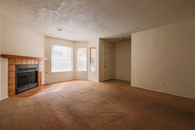 Building Photo - CUTE 2 BEDROOM CONDO!