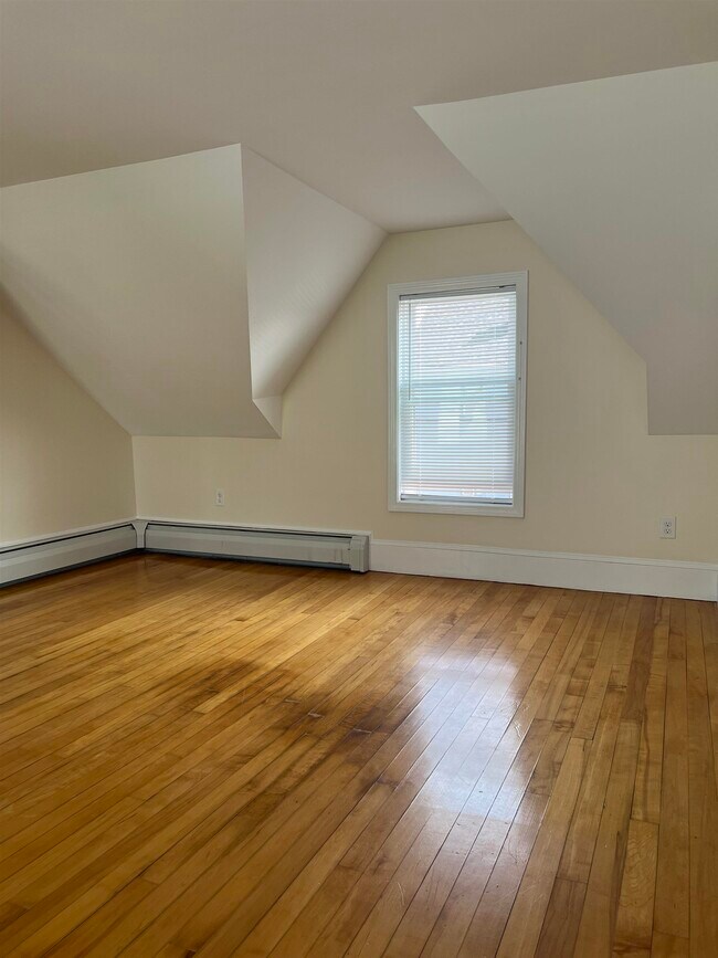 Building Photo - 81 Elm St