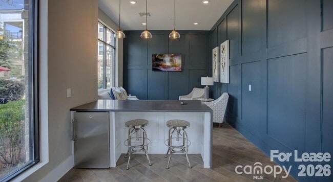 Building Photo - 16408 Holly Crest Ln