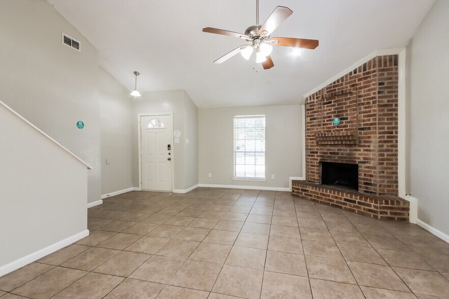 Building Photo - 2823 Forestbrook Dr