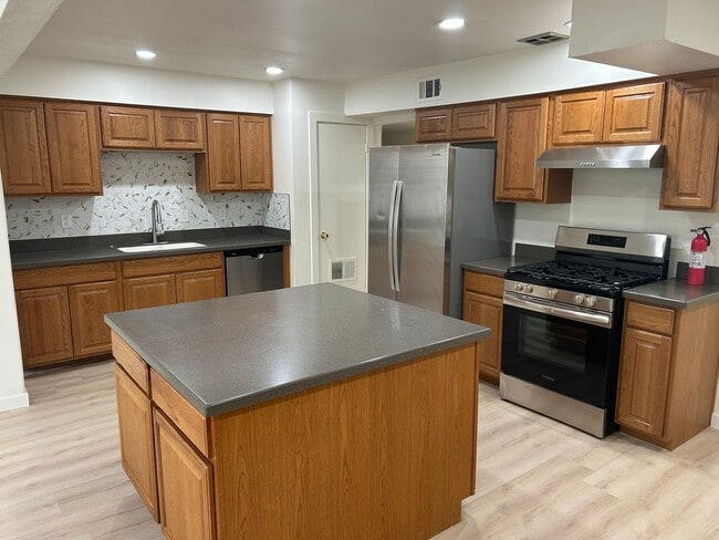 Building Photo - Move in Special!!  $500 off your first month for a lease signed by August 15, 2026 !!!Single leve...