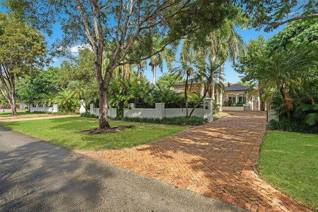 Building Photo - 6890 SW 94th St