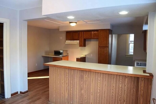 Building Photo - 910 Avenue B