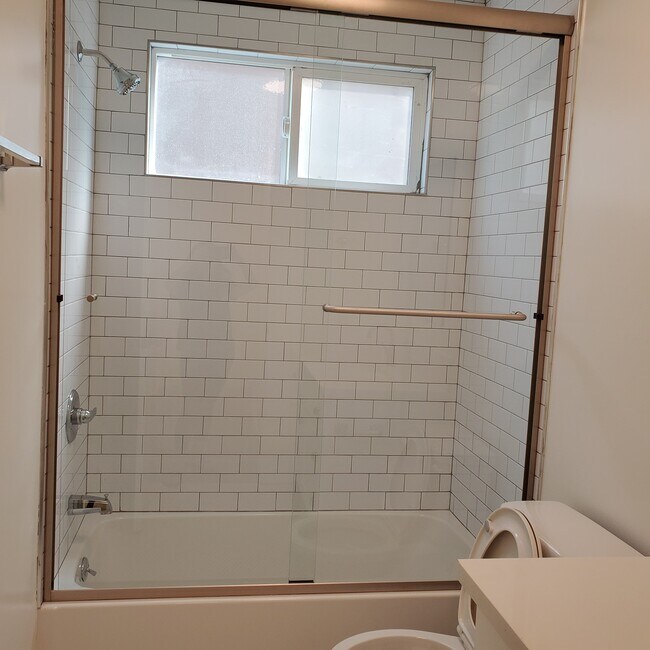 Building Photo - 2005 Ivar Ave