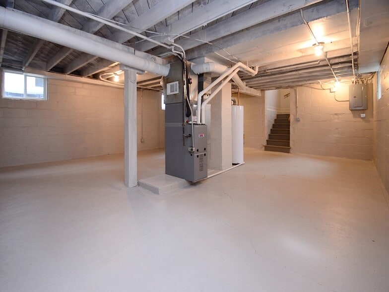 Building Photo - 2209 S 59th St