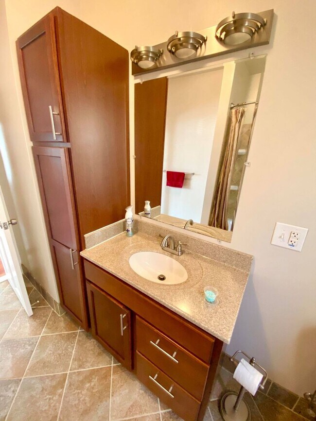 Building Photo - Charming 2 Bedroom/1.5 Bathroom Home with Large Backyard in Colgate, Baltimore, MD!