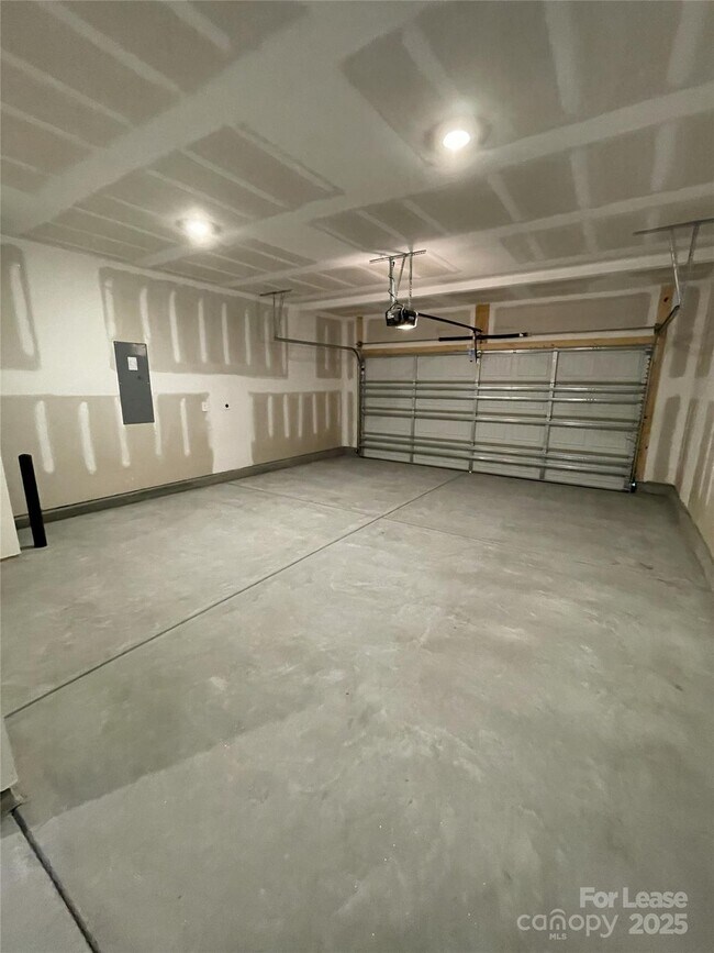 Building Photo - 110 Bird Dog Dr
