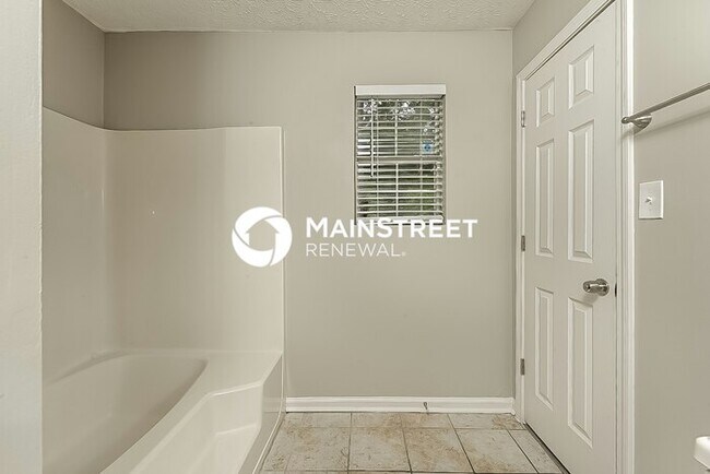 Building Photo - 3 Bedroom Pet-Friendly Home in Jonesboro, GA with Main Street Renewal