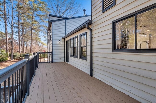 Building Photo - 2645 Shadow Woods Cir NE