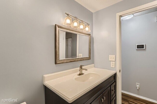 Building Photo - 3 br, 2.5 bath House - 5909 Chatham Court ...