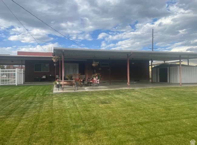 Building Photo - 466 E 400 N